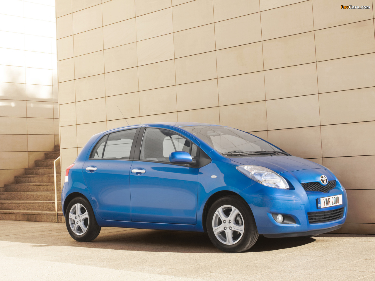 Images of Toyota Yaris 5-door 2009–11 (1280 x 960)