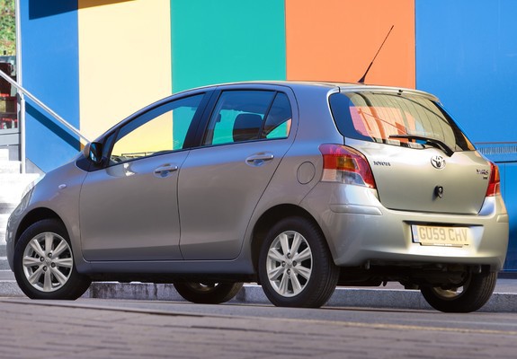 Images of Toyota Yaris 5-door UK-spec 2009–11