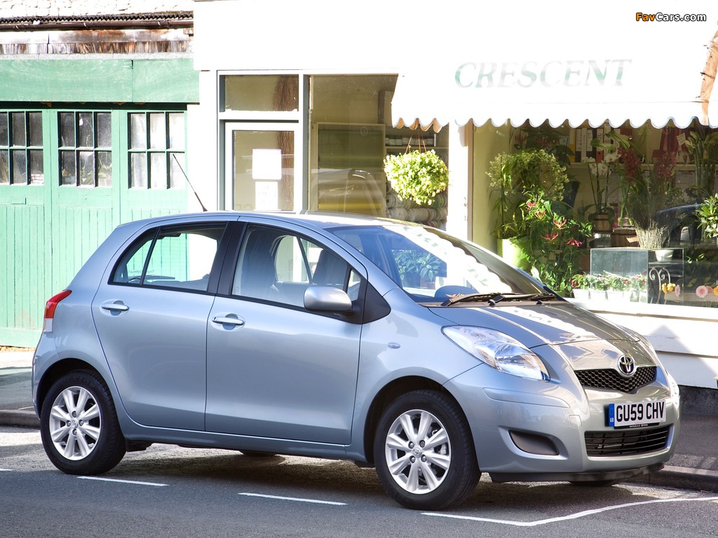 Images of Toyota Yaris 5-door UK-spec 2009–11 (1024 x 768)