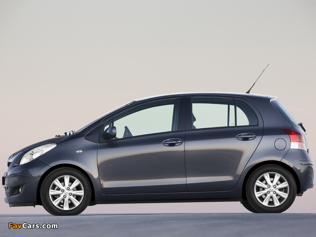 Images of Toyota Yaris 5-door 2009–11 (640 x 480)