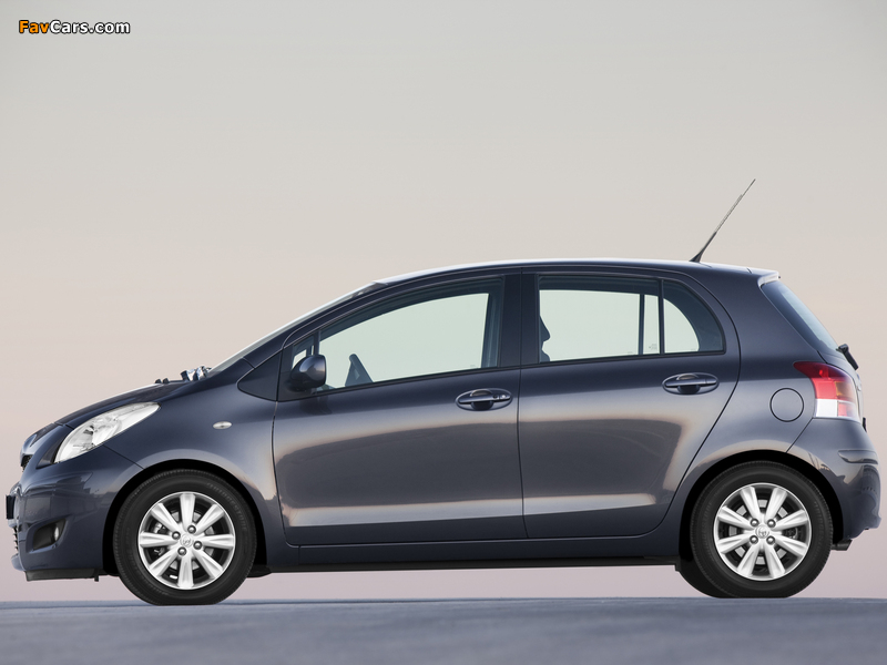 Images of Toyota Yaris 5-door 2009–11 (800 x 600)