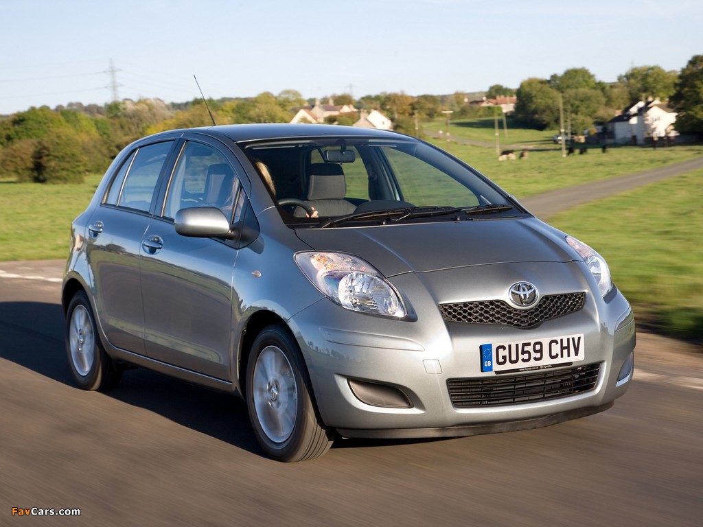 Images of Toyota Yaris 5-door UK-spec 2009–11 (1024 x 768)