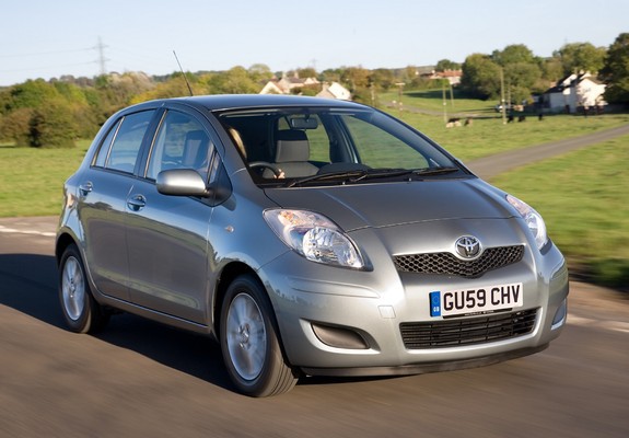 Images of Toyota Yaris 5-door UK-spec 2009–11