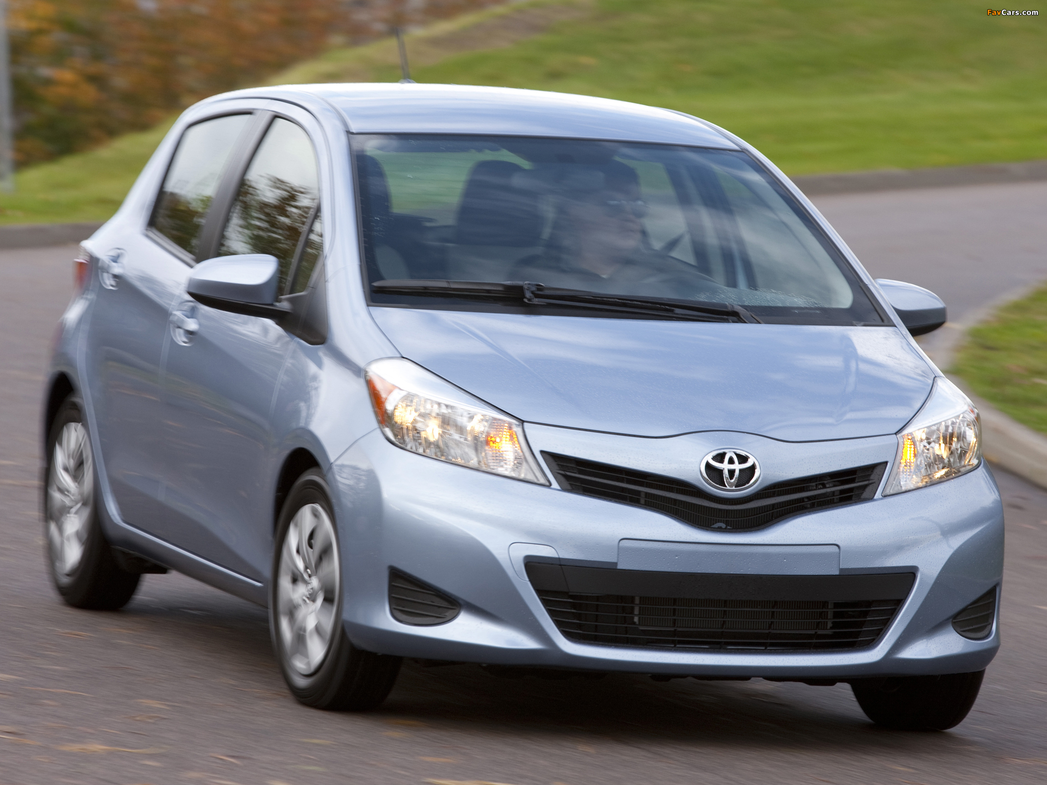 Images of Toyota Yaris LE 5-door US-spec 2011 (2048 x 1536)