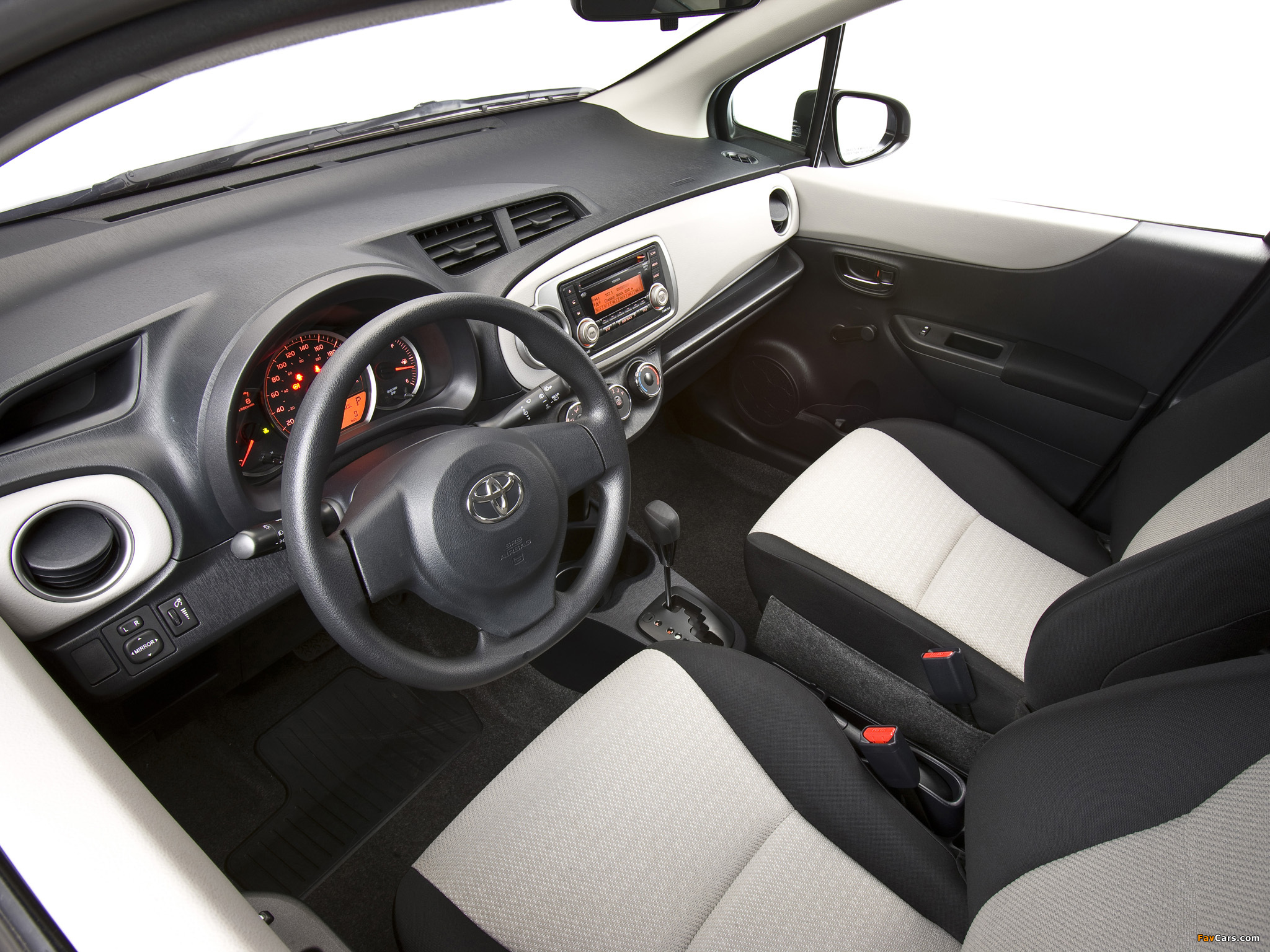 Images of Toyota Yaris LE 5-door US-spec 2011 (2048 x 1536)