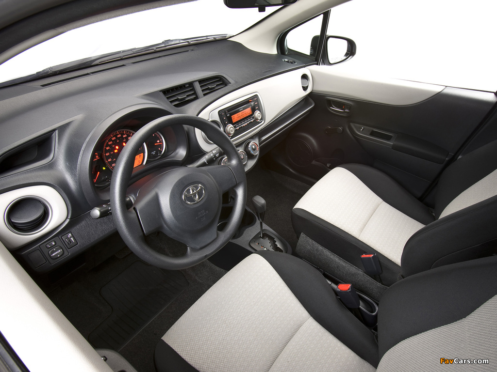 Images of Toyota Yaris LE 5-door US-spec 2011 (1024 x 768)