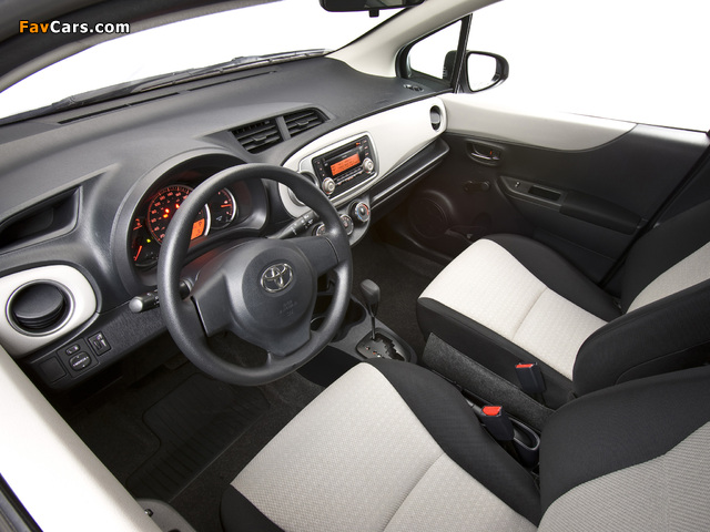 Images of Toyota Yaris LE 5-door US-spec 2011 (640 x 480)
