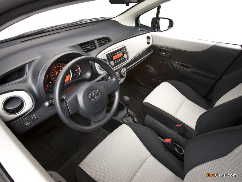 Images of Toyota Yaris LE 5-door US-spec 2011 (800 x 600)