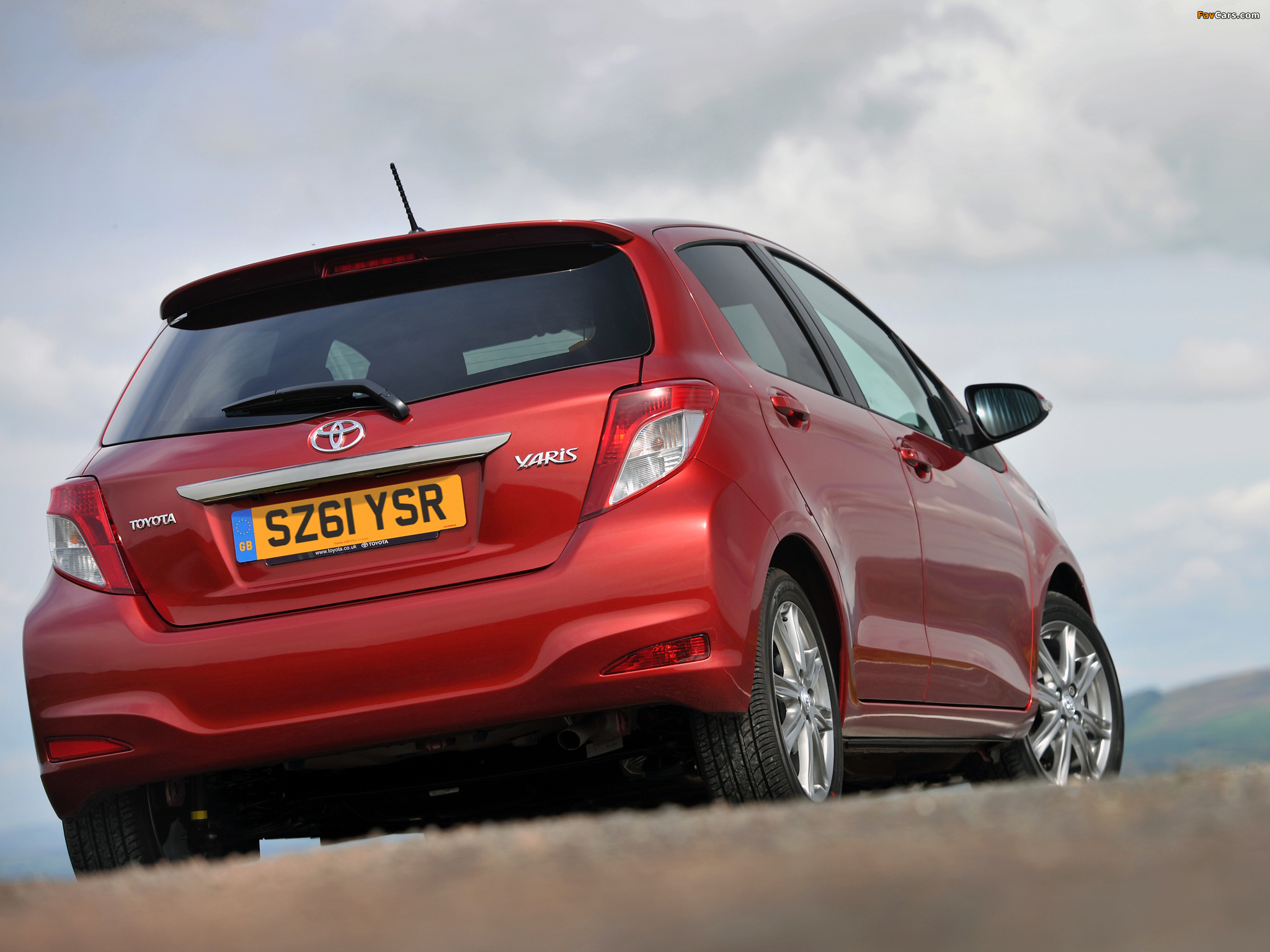 Images of Toyota Yaris SR 5-door UK-spec 2011 (2048 x 1536)