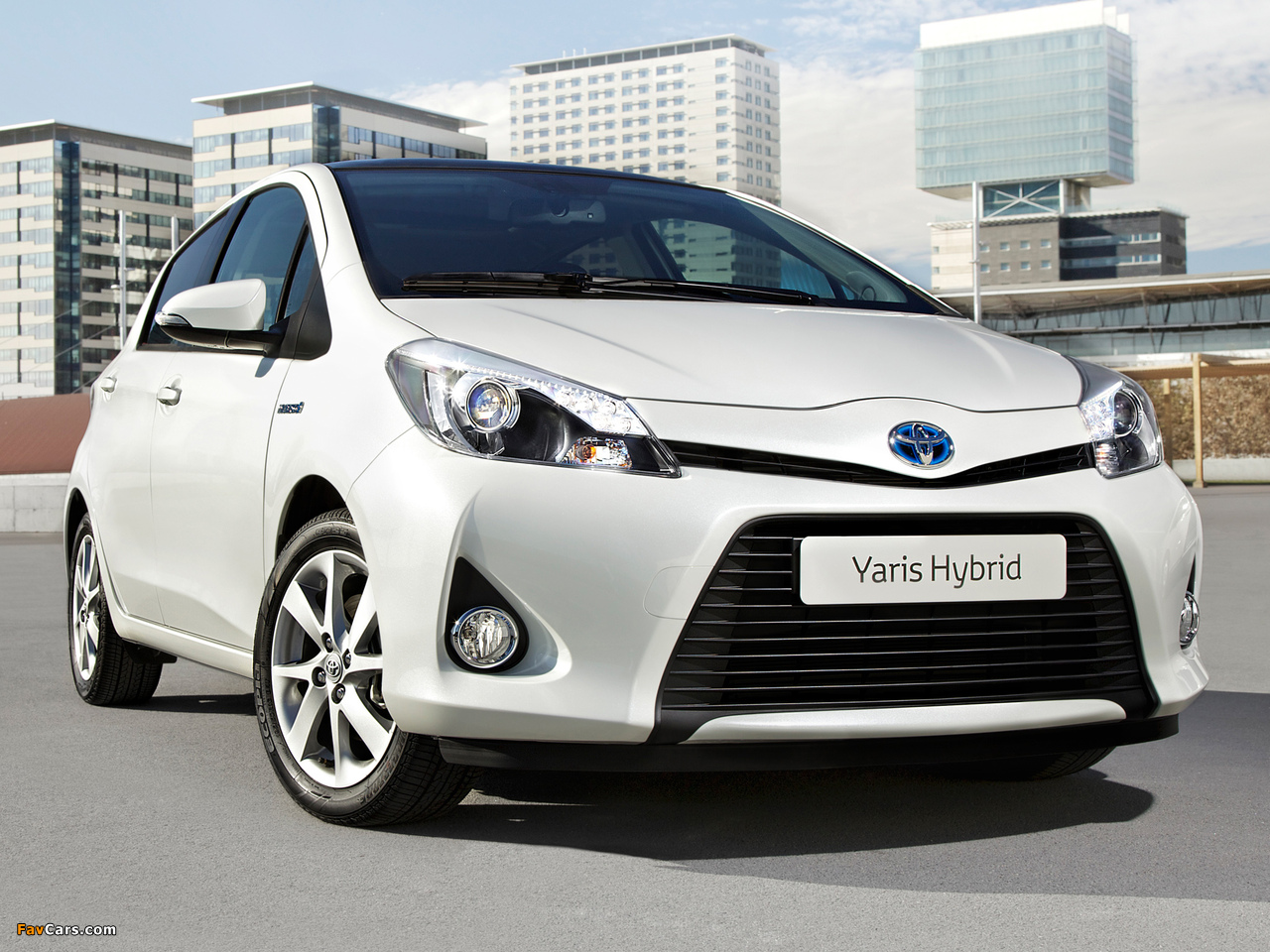 Images of Toyota Yaris Hybrid 2012 (1280 x 960)