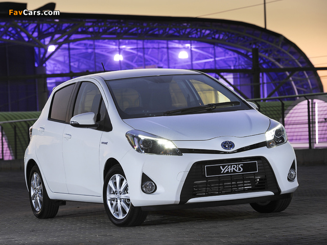 Images of Toyota Yaris Hybrid ZA-spec 2012 (640 x 480)