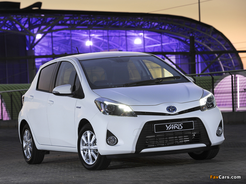 Images of Toyota Yaris Hybrid ZA-spec 2012 (800 x 600)