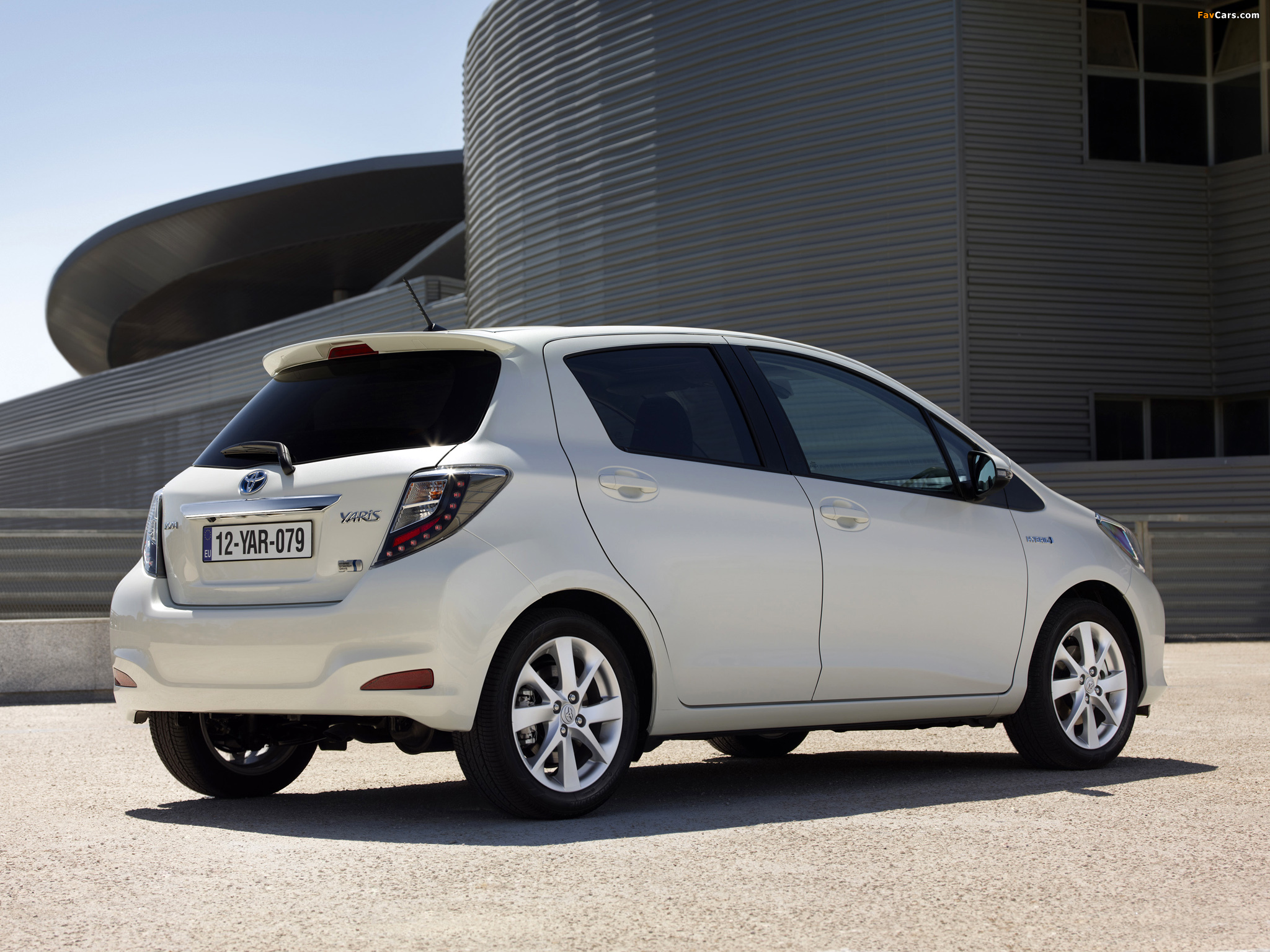 Images of Toyota Yaris Hybrid 2012 (2048 x 1536)