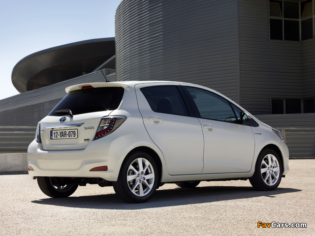 Images of Toyota Yaris Hybrid 2012 (640 x 480)