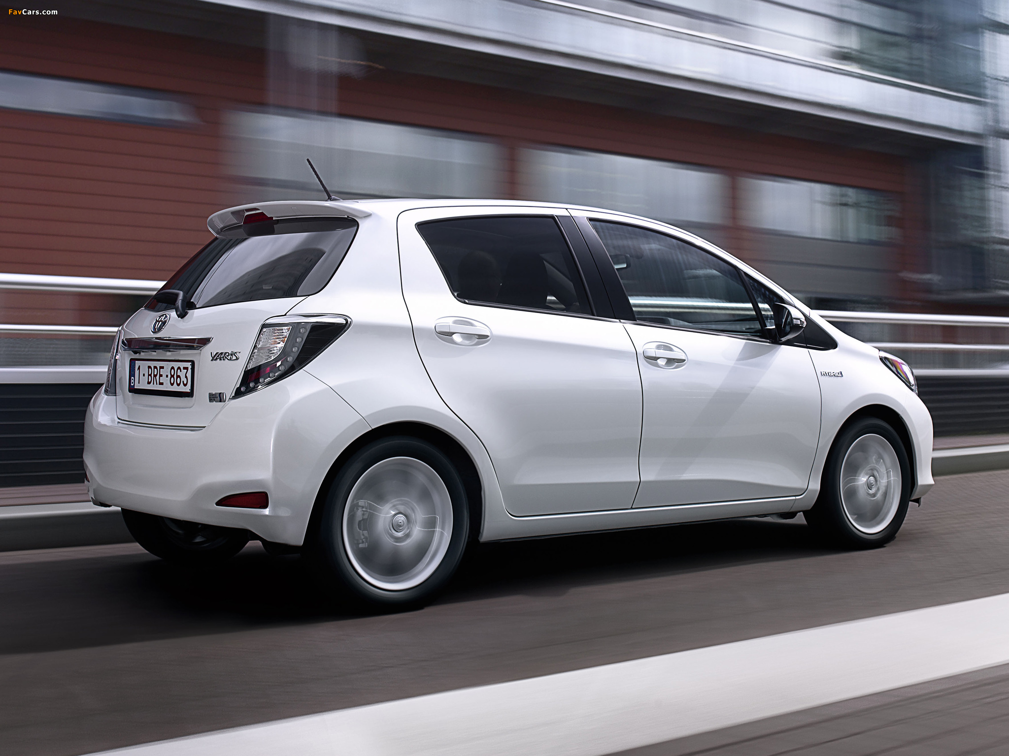 Images of Toyota Yaris Hybrid 2012 (2048 x 1536)