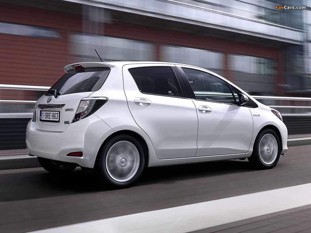 Images of Toyota Yaris Hybrid 2012 (1024 x 768)