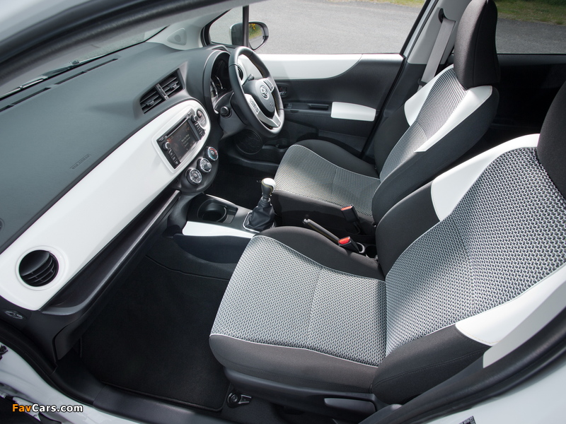 Images of Toyota Yaris Trend 5-door UK-spec 2013 (800 x 600)