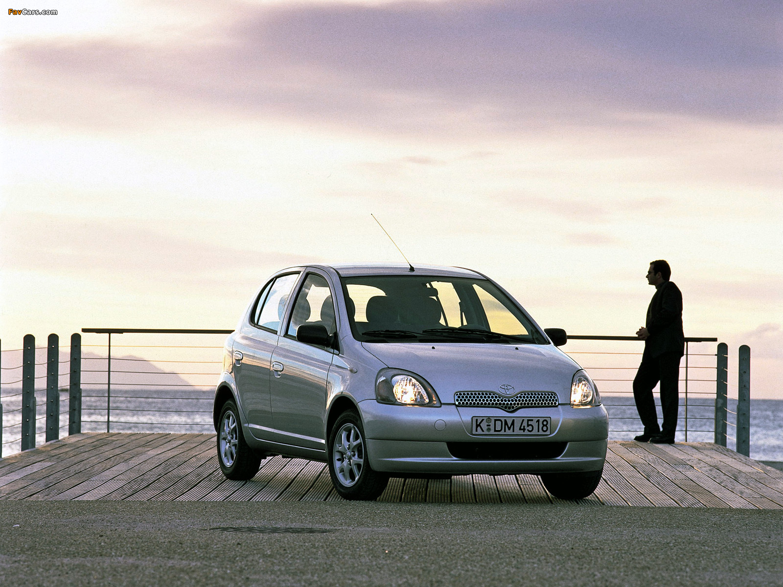 Photos of Toyota Yaris 5-door 1999–2003 (1600 x 1200)