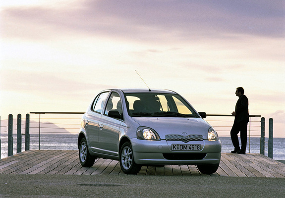 Photos of Toyota Yaris 5-door 1999–2003