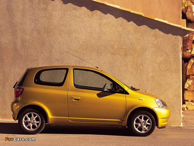 Photos of Toyota Yaris 3-door 1999–2003 (640 x 480)