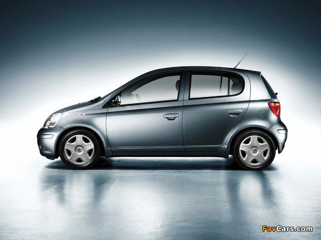 Photos of Toyota Yaris 5-door 2003–05 (640 x 480)