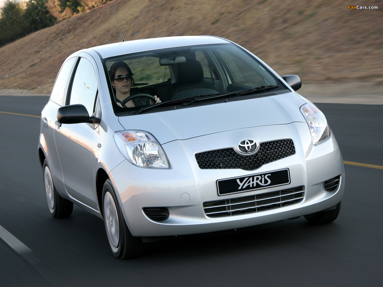 Photos of Toyota Yaris T1 3-door ZA-spec 2005–09 (1280 x 960)