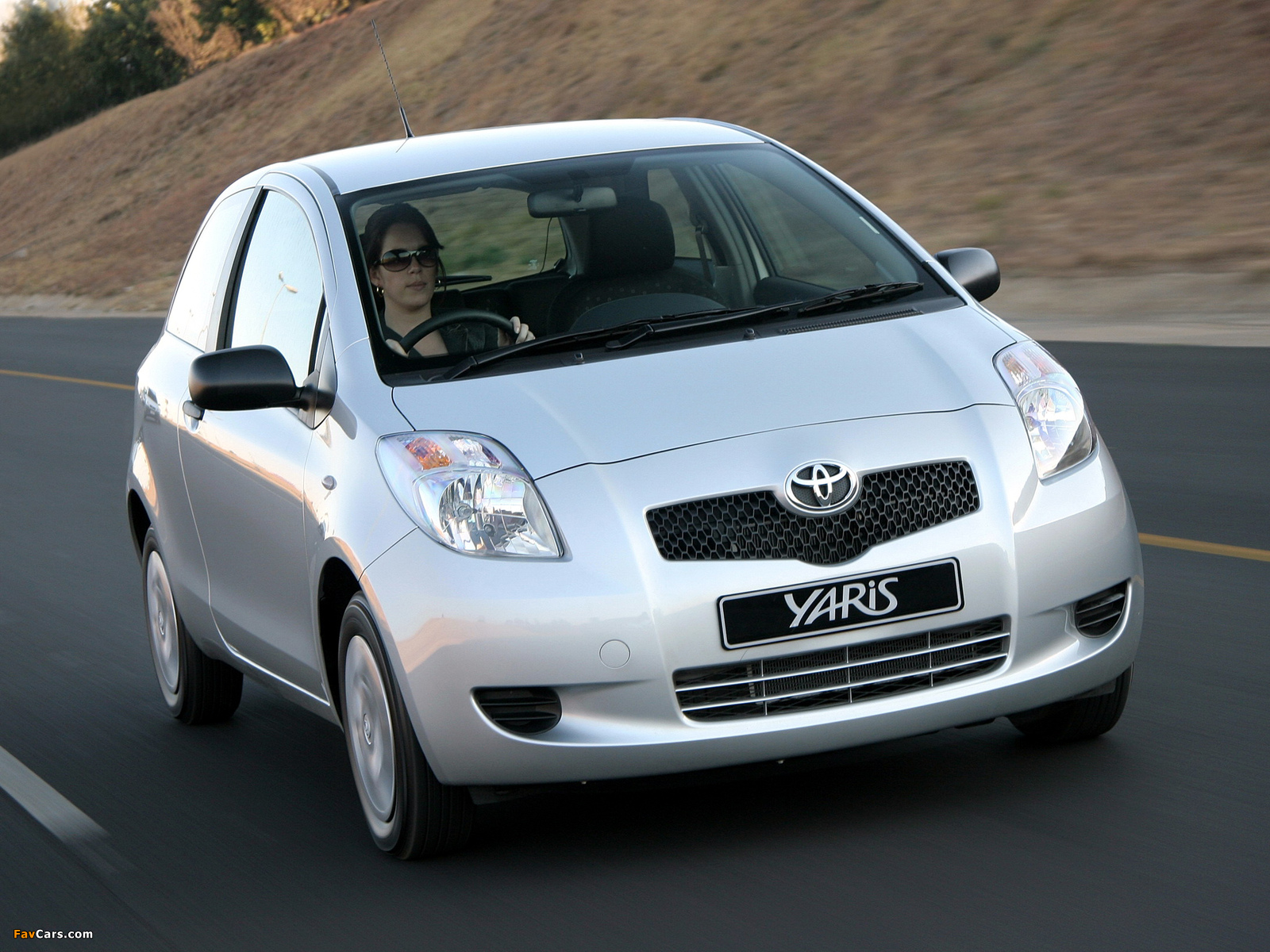 Photos of Toyota Yaris T1 3-door ZA-spec 2005–09 (1600 x 1200)