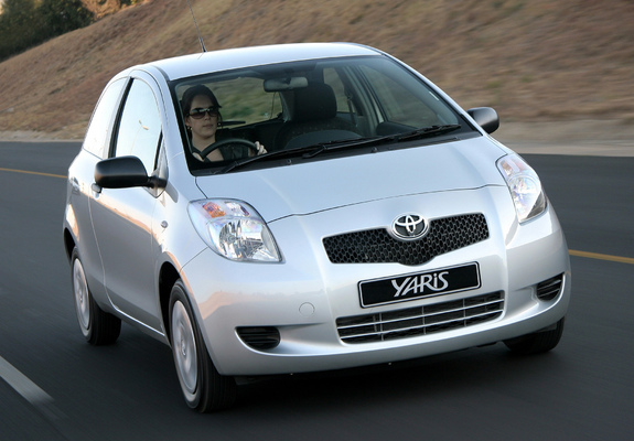 Photos of Toyota Yaris T1 3-door ZA-spec 2005–09