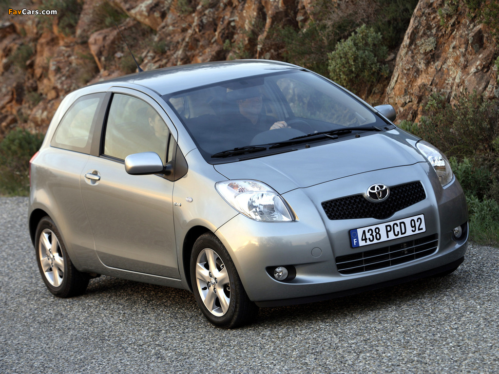 Photos of Toyota Yaris 3-door 2005–09 (1024 x 768)