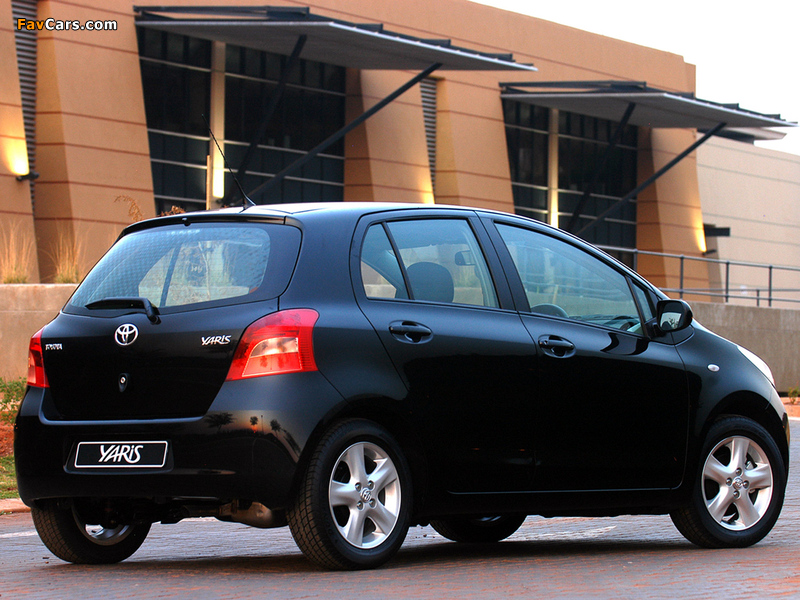 Photos of Toyota Yaris 5-door ZA-spec 2005–09 (800 x 600)