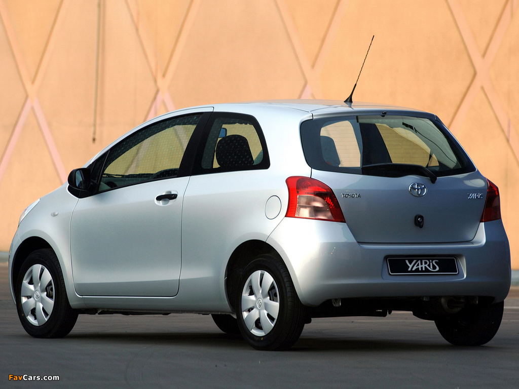 Photos of Toyota Yaris T1 3-door ZA-spec 2005–09 (1024 x 768)