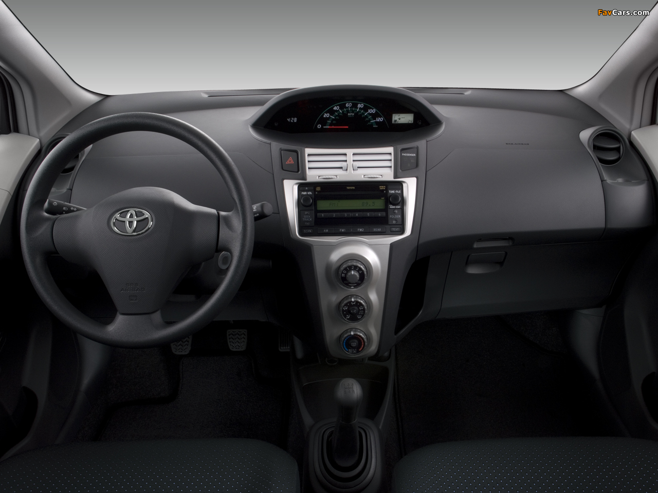 Photos of Toyota Yaris 3-door US-spec 2005–09 (1280 x 960)