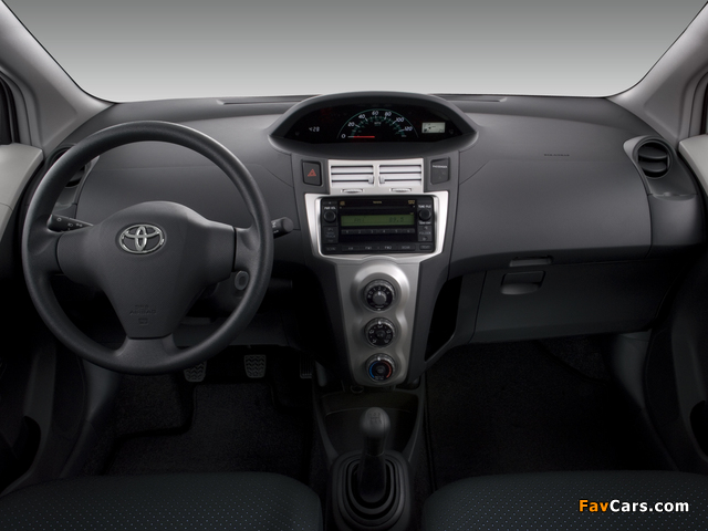 Photos of Toyota Yaris 3-door US-spec 2005–09 (640 x 480)