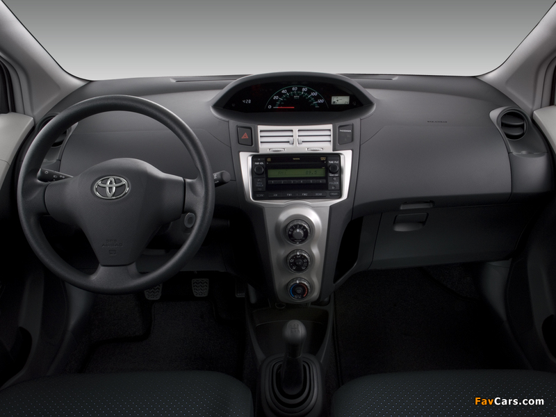 Photos of Toyota Yaris 3-door US-spec 2005–09 (800 x 600)