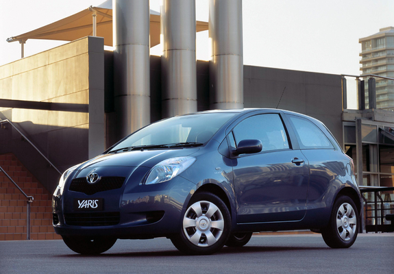 Photos of Toyota Yaris YRS 3-door 2006