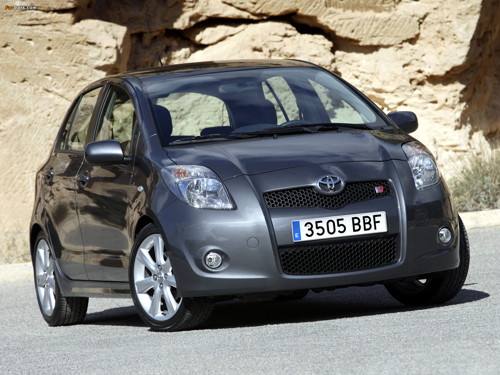 Photos of Toyota Yaris T-Sport 5-door 2007–09 (1600 x 1200)