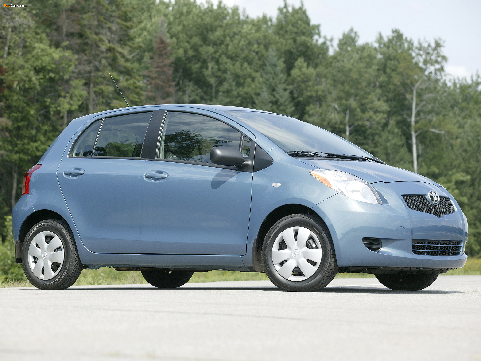 Photos of Toyota Yaris 5-door US-spec 2008–09 (2048 x 1536)