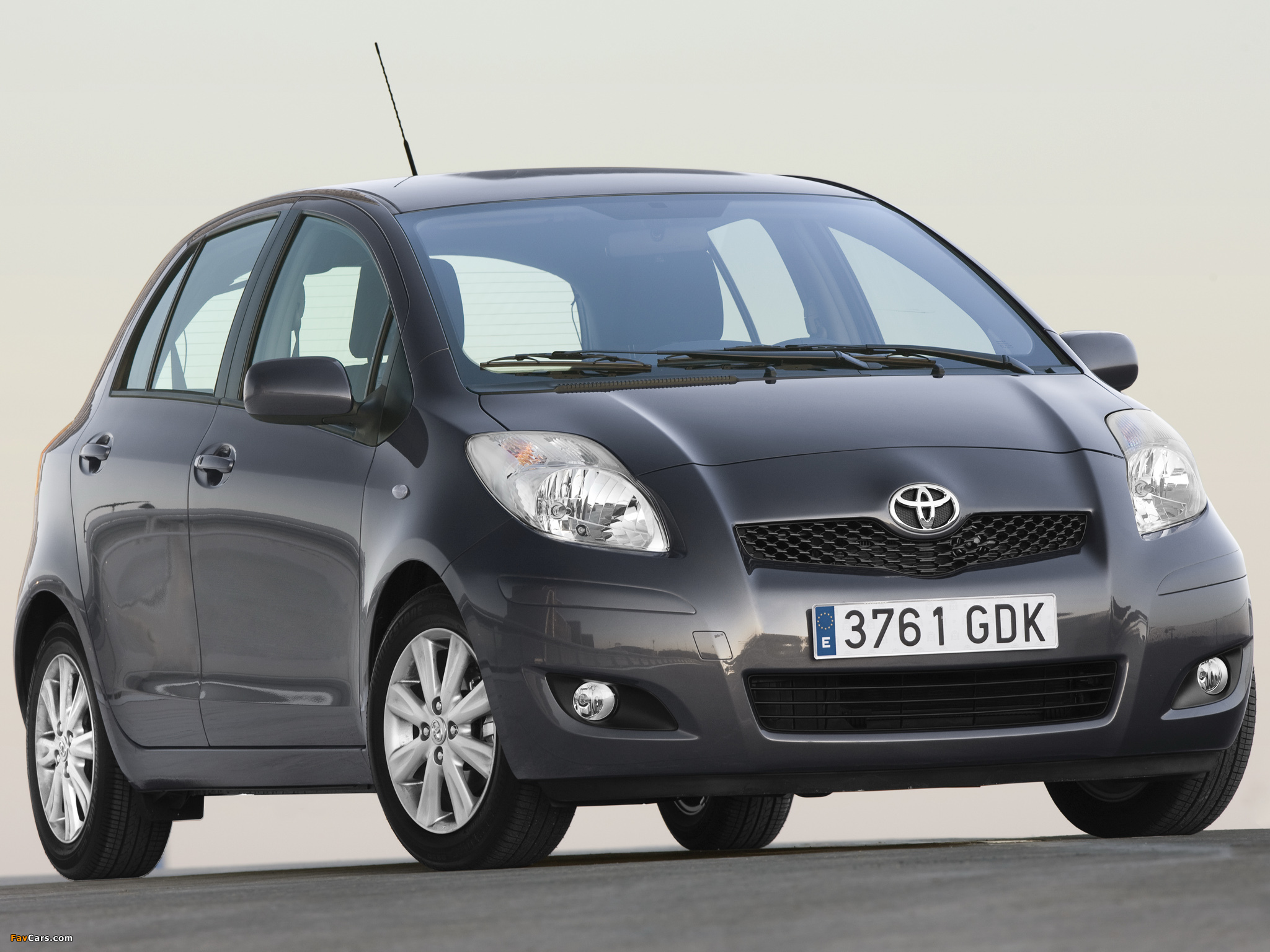 Photos of Toyota Yaris 5-door 2009–11 (2048 x 1536)