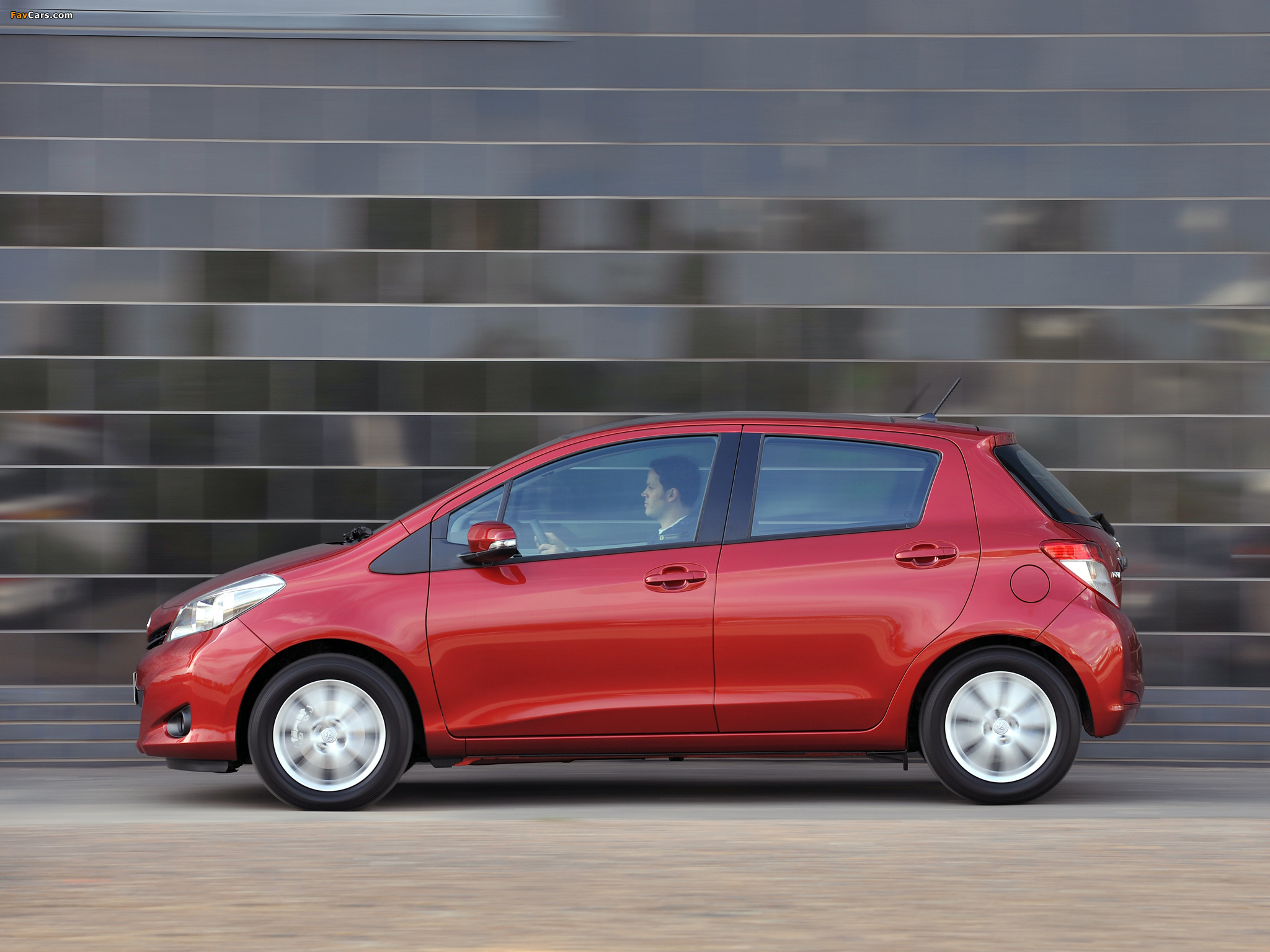 Photos of Toyota Yaris T Spirit 5-door UK-spec 2011 (2048 x 1536)