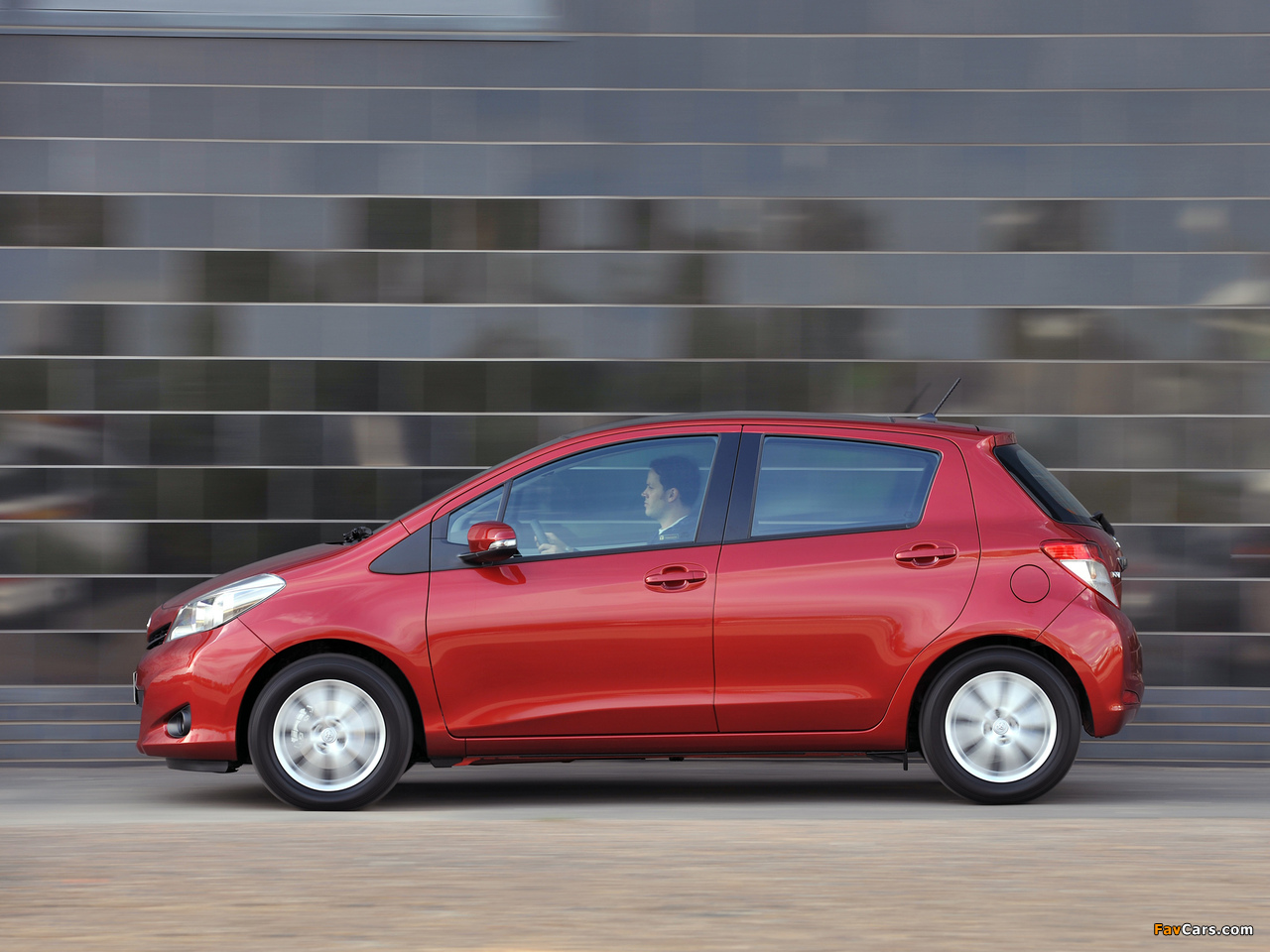 Photos of Toyota Yaris T Spirit 5-door UK-spec 2011 (1280 x 960)