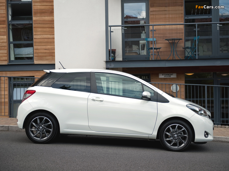 Photos of Toyota Yaris SR 3-door UK-spec 2011 (800 x 600)