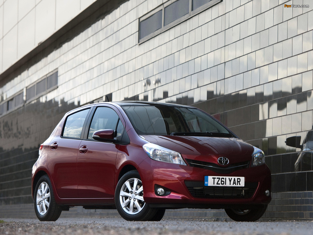 Photos of Toyota Yaris T Spirit 5-door UK-spec 2011 (1280 x 960)