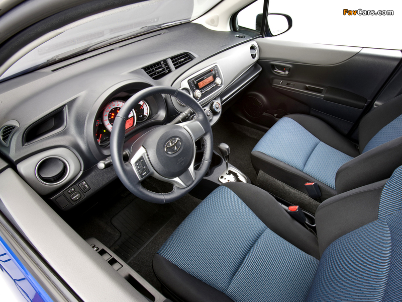 Photos of Toyota Yaris SE 5-door US-spec 2011 (800 x 600)