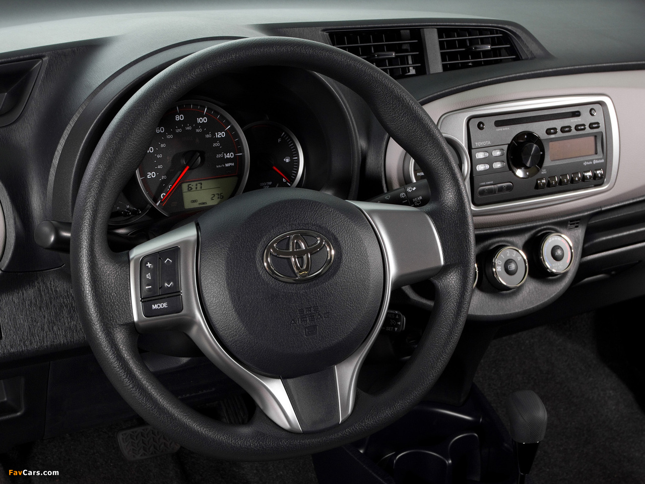 Photos of Toyota Yaris LE 3-door US-spec 2011 (1280 x 960)