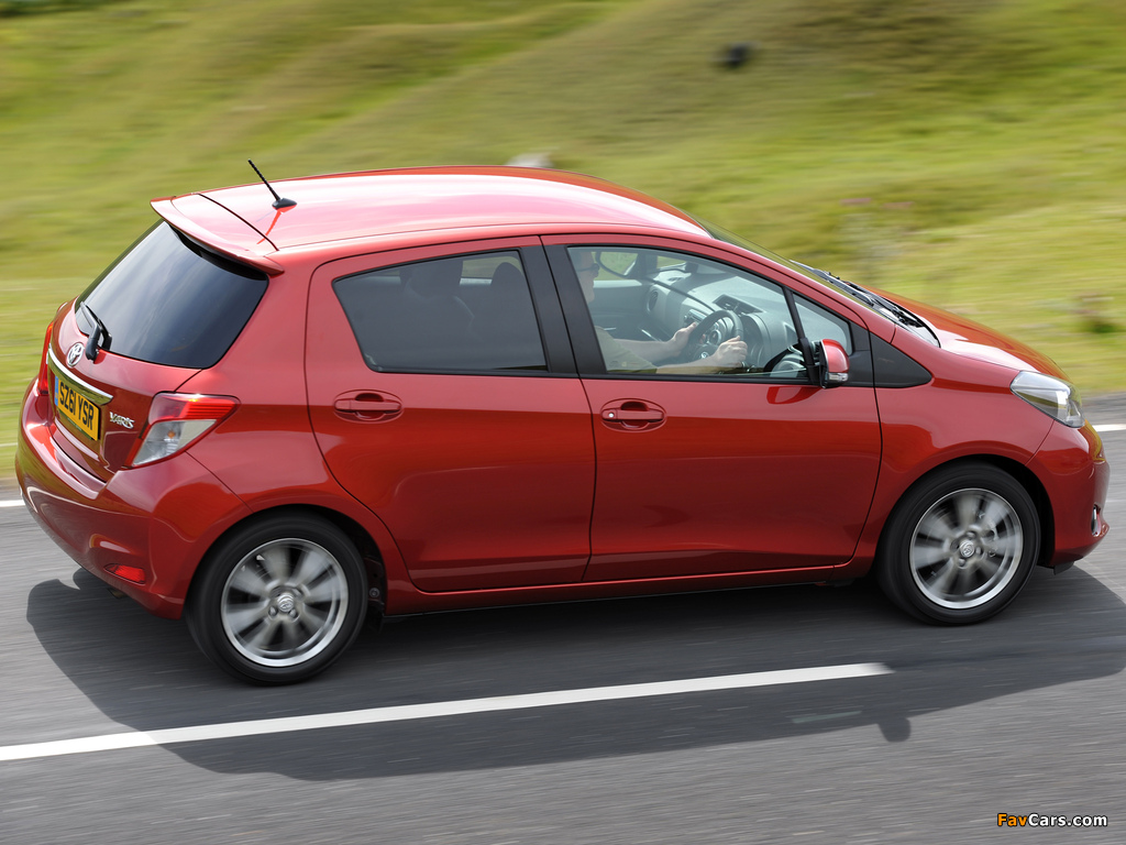 Photos of Toyota Yaris SR 5-door UK-spec 2011 (1024 x 768)