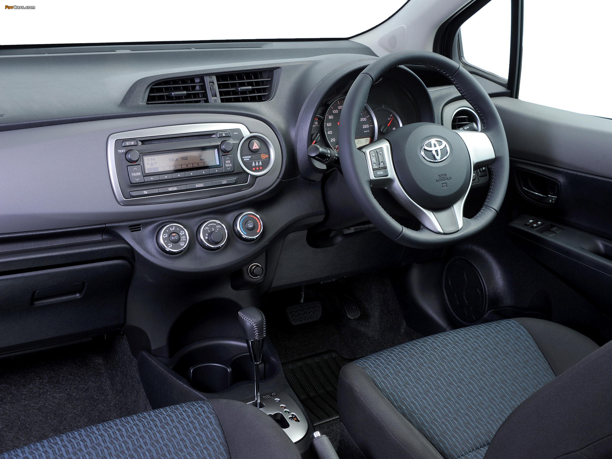 Photos of Toyota Yaris 5-door ZA-spec 2011 (2048 x 1536)