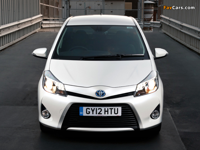 Photos of Toyota Yaris Hybrid UK-spec 2012 (640 x 480)