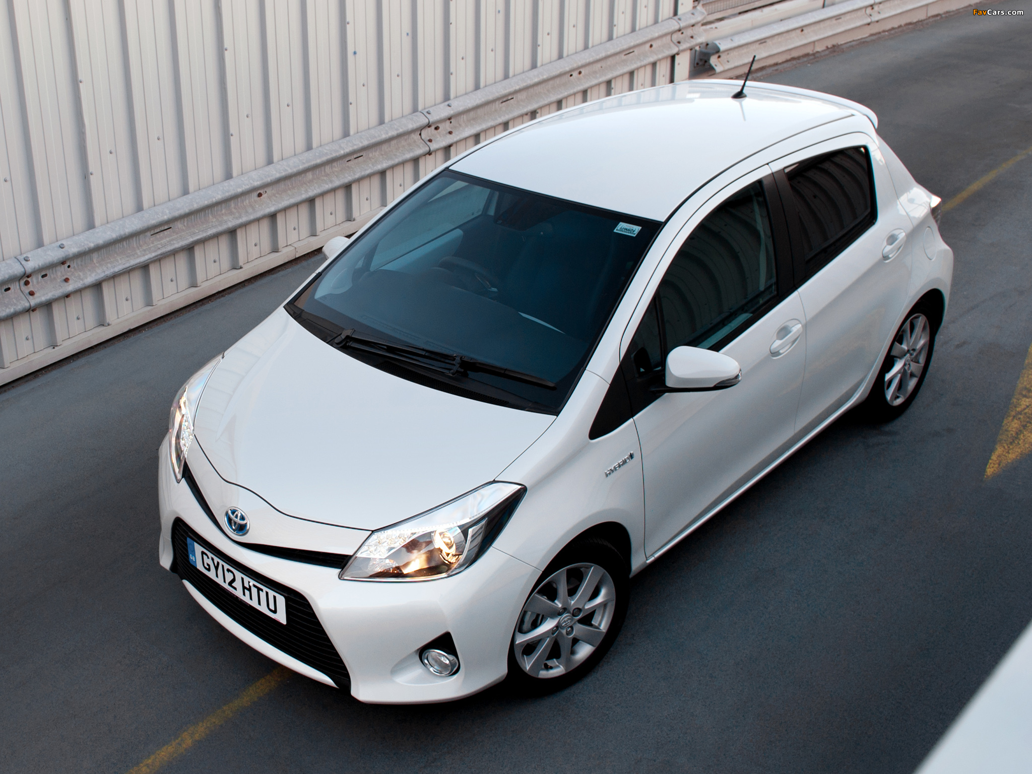 Photos of Toyota Yaris Hybrid UK-spec 2012 (2048 x 1536)