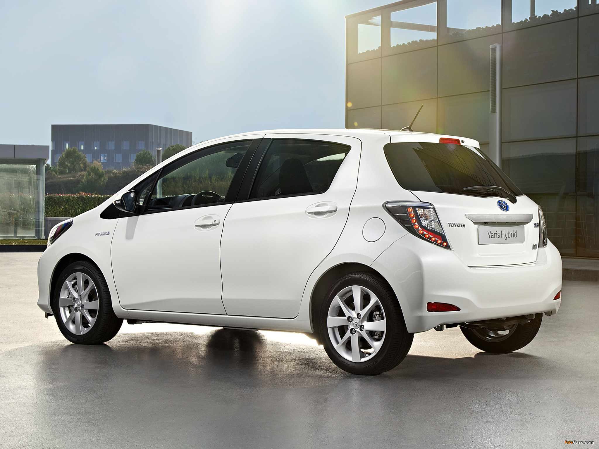 Photos of Toyota Yaris Hybrid 2012 (2048 x 1536)