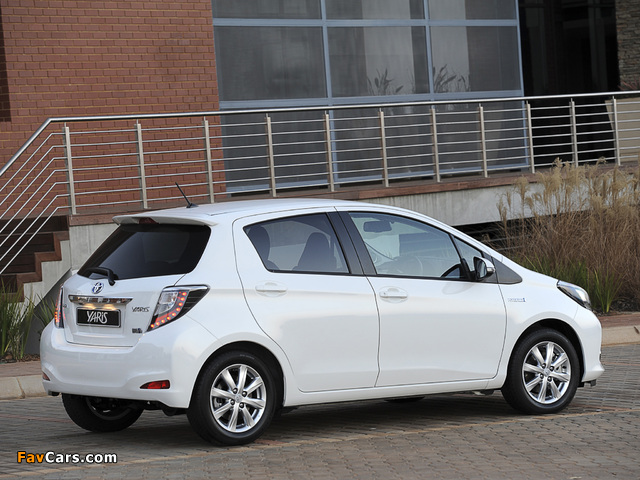 Photos of Toyota Yaris Hybrid ZA-spec 2012 (640 x 480)